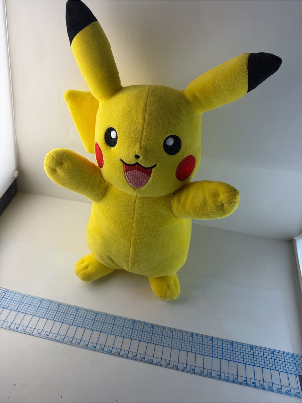 Interactive Pokémon Lights & Sounds Pikachu Plush (Wicked Cool Toys)